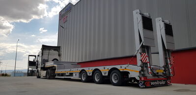 GT LOWBED SEMI TRAILERS which is knows also low loader and can carry heavy loads , excavators , construction machines, transformer, generator , cranes , caravans , army tanks and different kind of big machines. Lowbed Semi Trailers can be produced between 2 axles to 8 axles and loading capacity starting from 20 Tons to 180 Tons , rear or front loading Lowbed Trailers and platform as customer demand with different kind of specification according to demand. Self steering axles, hydraulic auto remote control axles, pool type chassis, Low bed Trailers hydraulic ramp, platform type chassis can be used in different kind of Low bed trailer